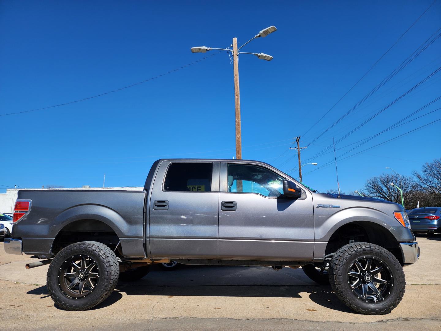 2014 GRAY Ford F-150 XLT SuperCrew (1FTEW1CM4EF) with an 3.7L V6 DOHC 24V engine, 6-Speed Automatic transmission, located at 2660 S.Garland Avenue, Garland, TX, 75041, (469) 298-3118, 32.885551, -96.655602 - Welcome to DallasAutos4Less, one of the Premier BUY HERE PAY HERE Dealers in the North Dallas Area. We specialize in financing to people with NO CREDIT or BAD CREDIT. We need proof of income, proof of residence, and a ID. Come buy your new car from us today!! This is a very well cared for 2014 FO - Photo#2